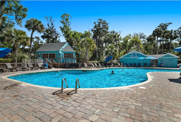 Piscine couverte, piscine extérieure