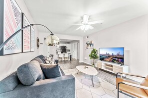 Téléviseur, bureau