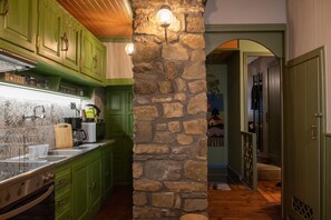 Fridge, microwave, oven, coffee/tea maker - Dandy Villas Metsovo-Metska-Down Town-Up to 7
(Metsovo)