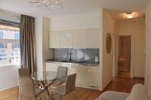 Interior - Two-room sea view apartment with terrace in downtown (Sanremo)