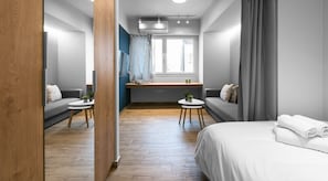 38-inch flat-screen TV with satellite channels, TV - Big Apple, Nilie Hospitality MGMT (Thessaloniki)