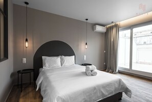 Individually decorated, individually furnished, laptop workspace - Big Apple, Nilie Hospitality MGMT (Thessaloniki)