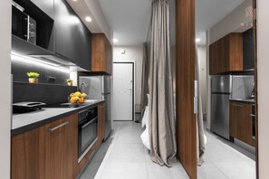 Studio, Balcony | Private kitchen | Fridge, microwave, oven, stovetop - Big Apple, Nilie Hospitality MGMT (Thessaloniki)