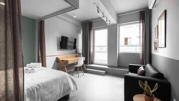 スタジオ バルコニー | 客室ごとに異なる装飾、客室ごとに異なるインテリア、ノートパソコン用作業スペース、アイロン / アイロン台