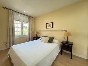 3 chambres, fer et planche à repasser, Wi-Fi gratuit, draps fournis