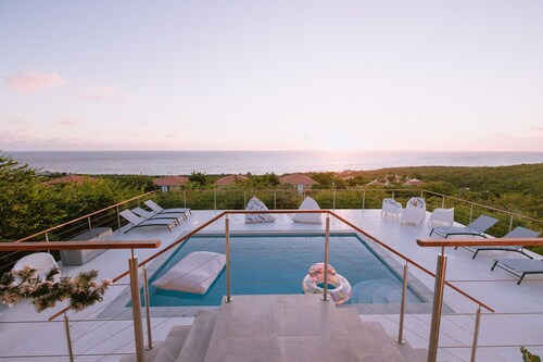 Luxury villa with stunning sea view!