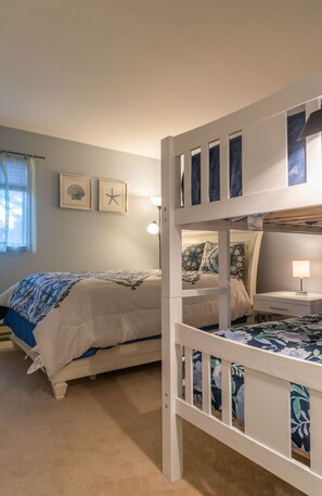 2 bedrooms, iron/ironing board, WiFi, bed sheets