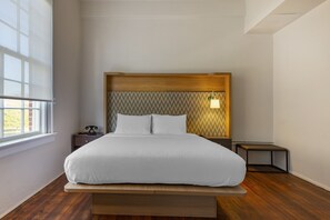 经典客房 | 高档床上用品、办公桌、笔记本电脑工作区、免费 WiFi