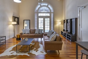 1 bedroom, premium bedding, desk, laptop workspace