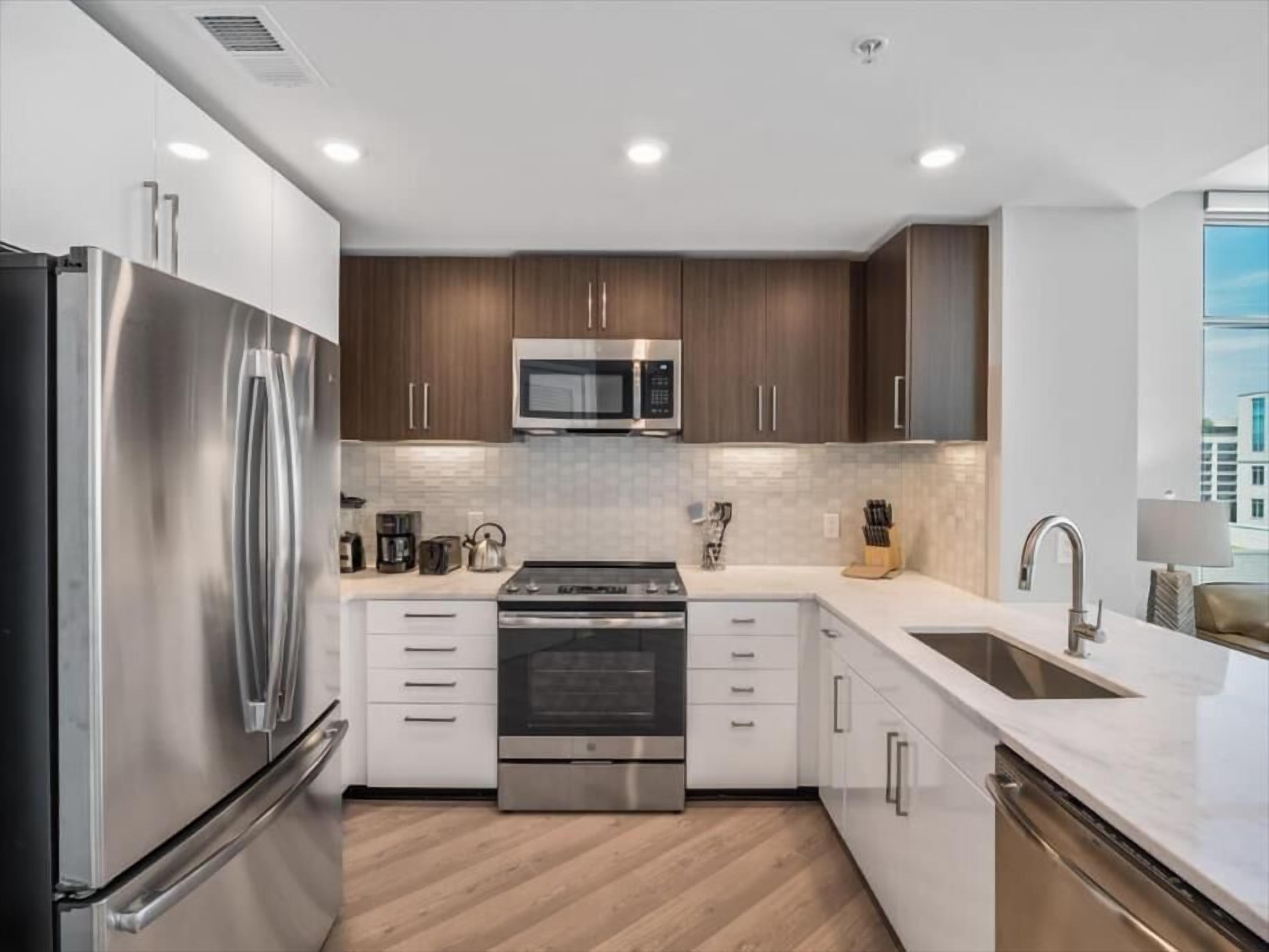 Expansive Bethesda View | FTC Windows+outdoor amenities| DC Closeby