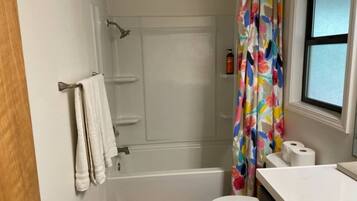 Combined shower/bathtub, hair dryer, shampoo