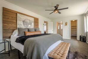 5 slaapkamers, een bureau, een strijkplank/strijkijzer, gratis wifi