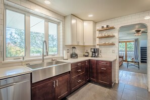 Interior - *Newly Remodeled* Perfect for Groups (Palisade)