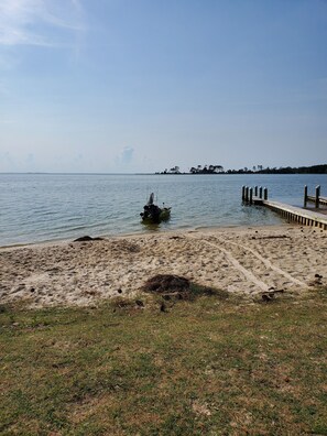 Beach nearby, sun-loungers - The only place to be at sunset !!! (Painter)