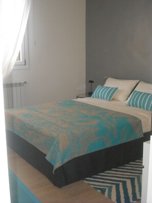 2 bedrooms, in-room safe, iron/ironing board, free WiFi