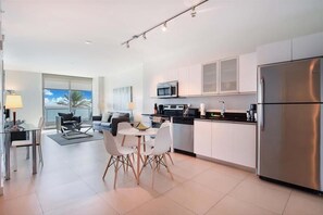 Fridge, microwave, oven, stovetop - Bike Along Miami Sea-side Views | Direct Ocean View & Beach Access (Miami Beach)