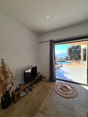 Interior - Sea view apartment with private pool. (Olmeto)