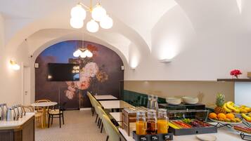 Free daily buffet breakfast