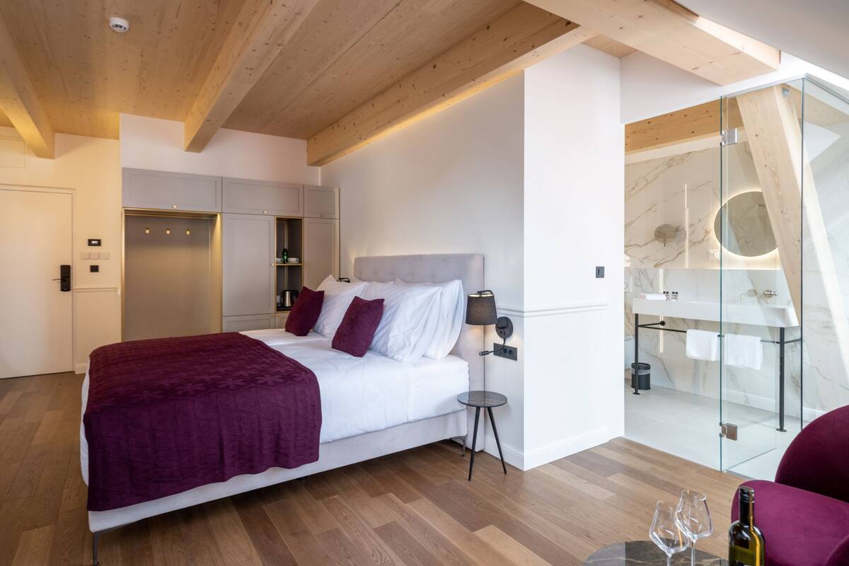 superior double room | 1 bedroom, hypo-allergenic bedding, down duvets, memory-foam beds