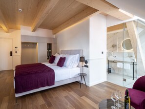 Superior Double Room | Hypo-allergenic bedding, down comforters, memory foam beds, minibar - Hotel Heritage (Ljubljana)