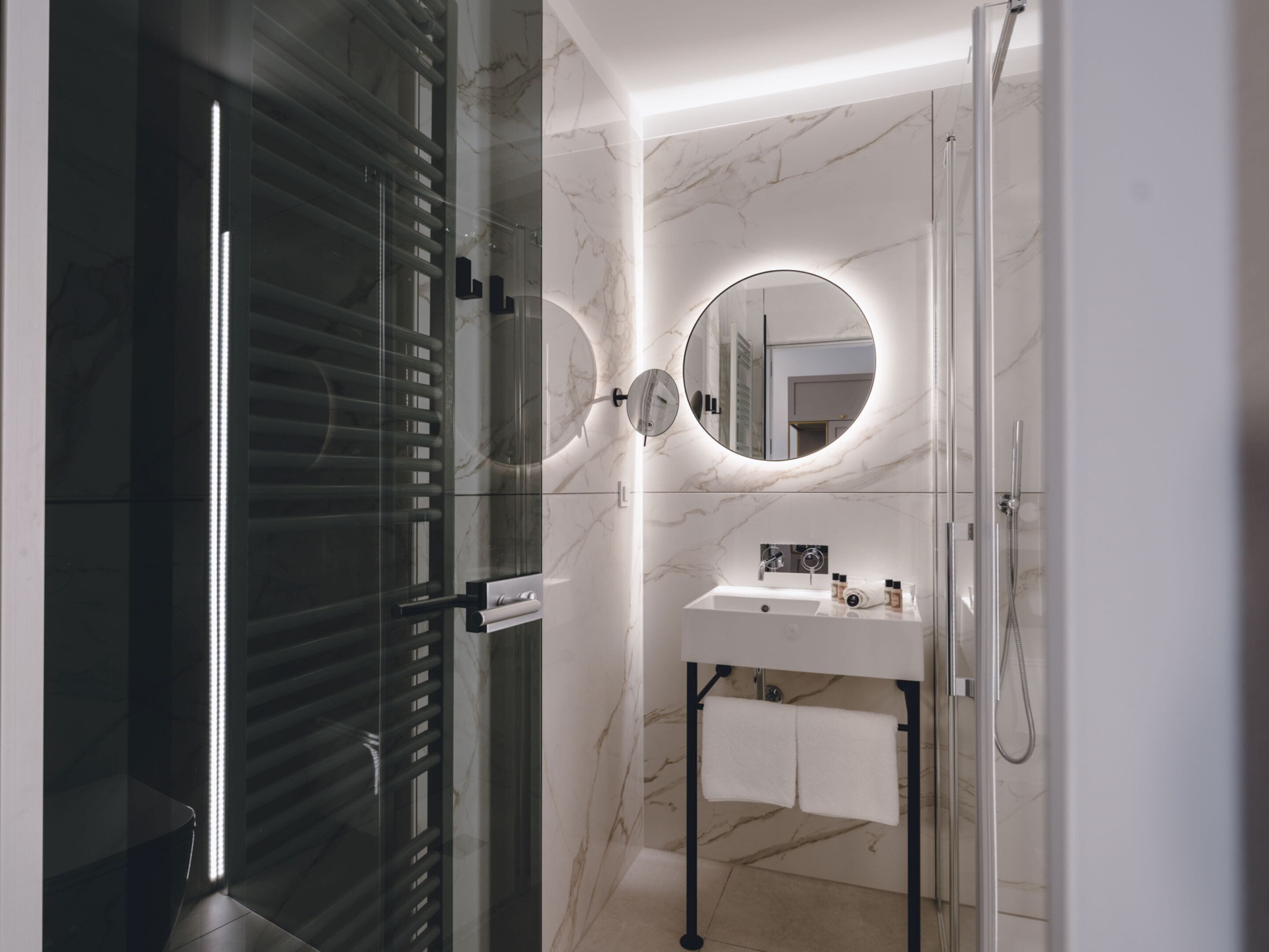 city double room | bathroom | shower, rainfall showerhead, eco-friendly toiletries, hair dryer