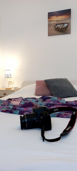 2 bedrooms, desk, free WiFi, bed sheets