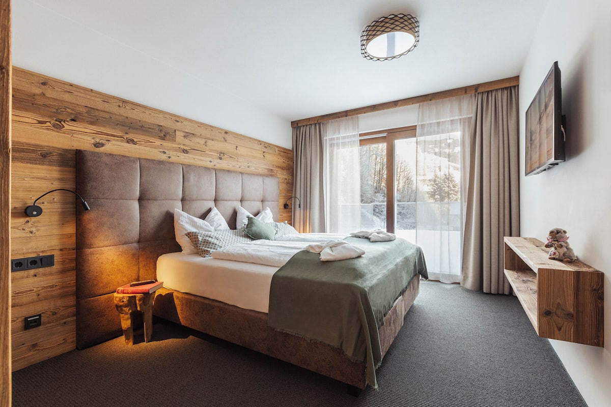 Appartement, kitchenette, uitzicht op bergen | 1 slaapkamer, hypoallergeen beddengoed, een kluis op de kamer