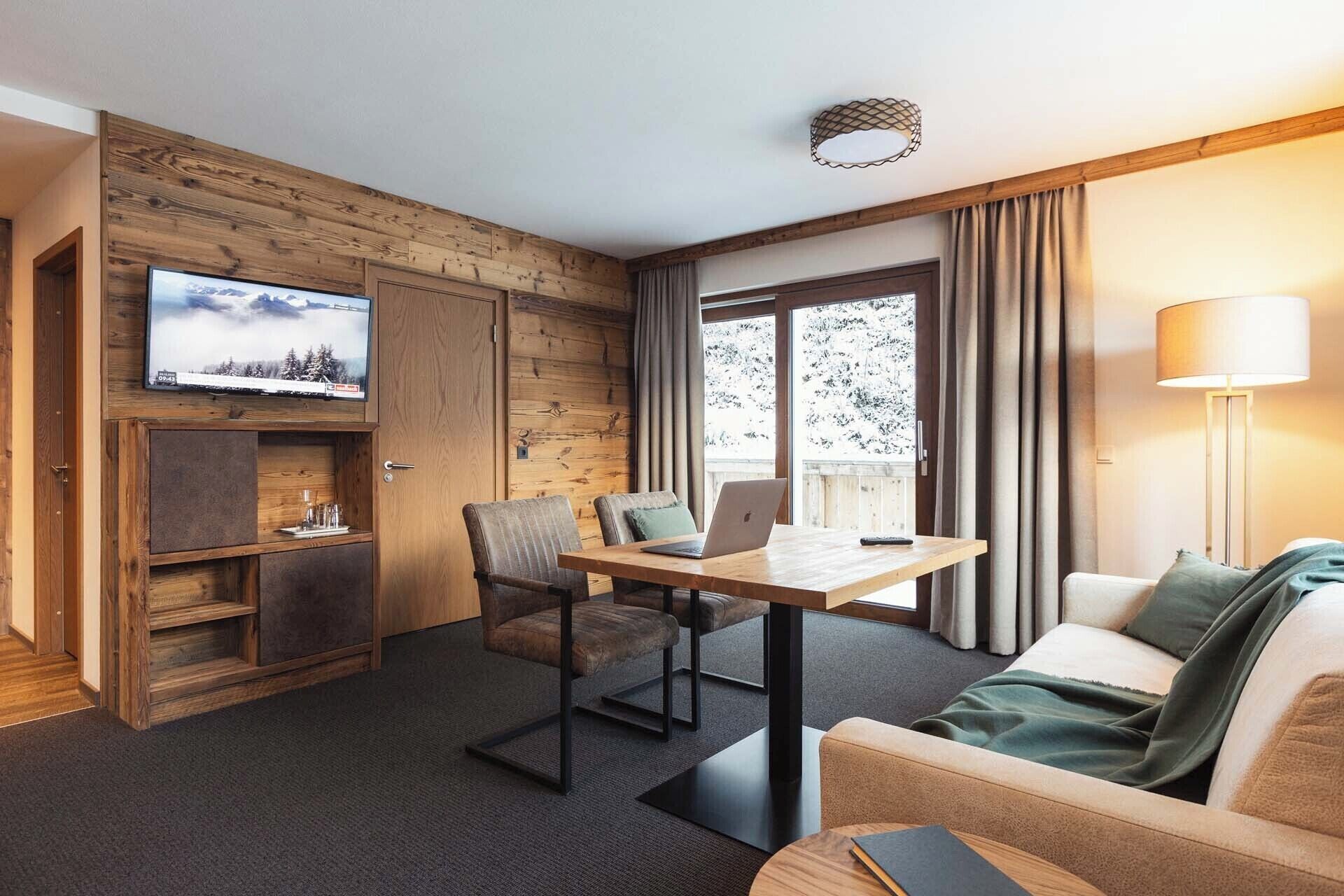 Deluxe room, kitchenette, balcony | Hypo-allergenic bedding, in-room safe, free WiFi, bed sheets