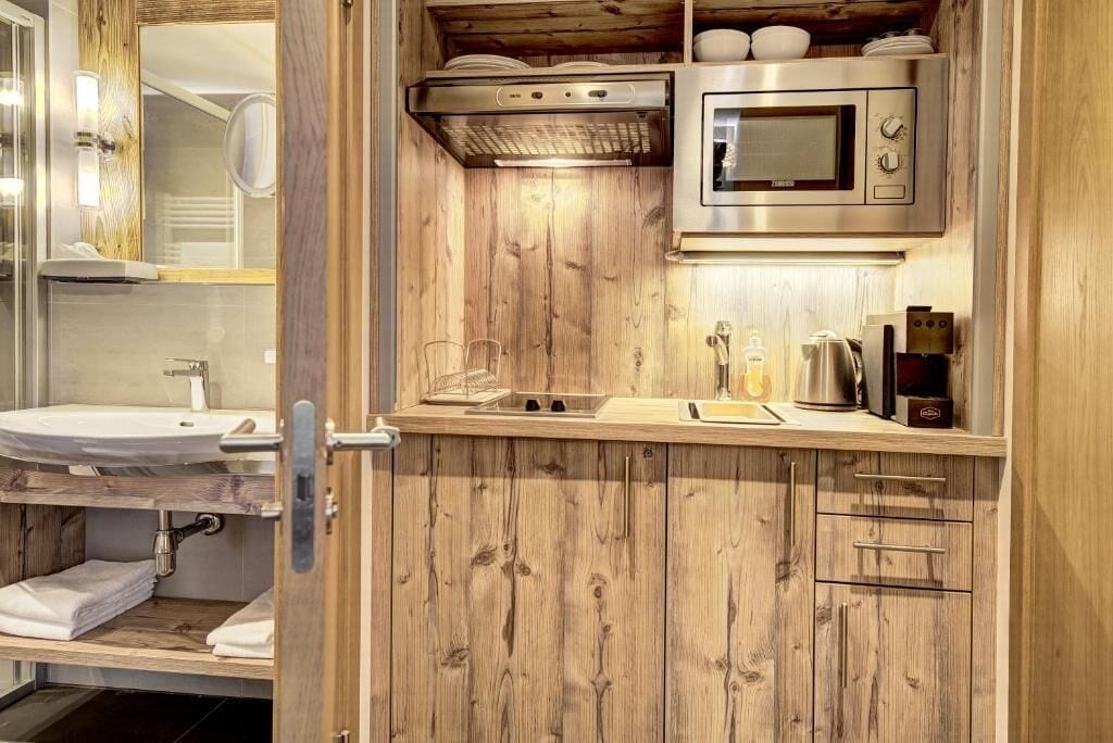 Deluxe-Zimmer, Kochnische | Eigene Kochnische | Wasserkocher, Hochstuhl