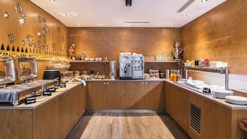 Sudah termasuk sarapan prasmanan setiap hari