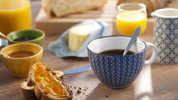 Petit déjeuner composé de spécialités régionales compris tous les jours