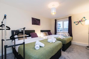 Huis, Meerdere bedden | 2 slaapkamers, een strijkplank/strijkijzer, gratis wifi, beddengoed