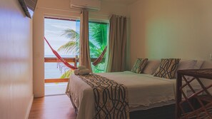 Habitació panoràmica | Minibar, planxa i posts de planxar, wifi gratuïta i roba de llit 