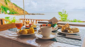 Café da manhã com buffet grátis todos os dias