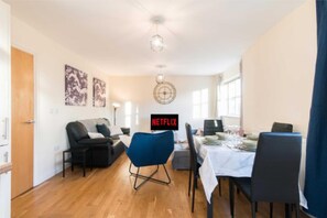 2 chambres, fer et planche à repasser, Wi-Fi gratuit, draps fournis