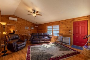 Flat-screen TV, fireplace - Pine Creek Cabin - Quaint cabin in the heart of Blowing Rock with a hot tub! Ample privacy! (Blowing Rock)