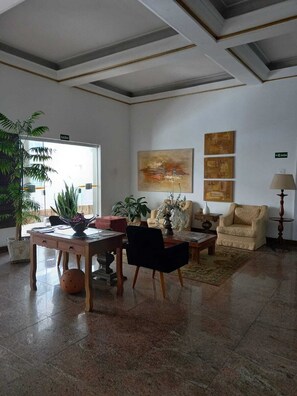 Basic Double Room | Living area