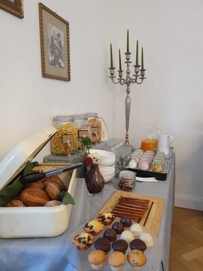 Free daily buffet breakfast - Boutique Hotel Villa Horbach (Idar-Oberstein)