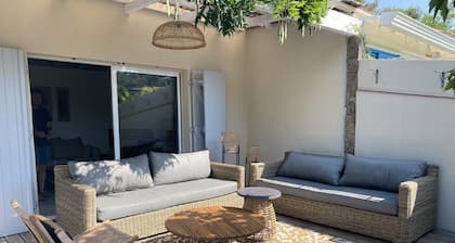 Charming house with swimming pool ideally located close to beaches and shops