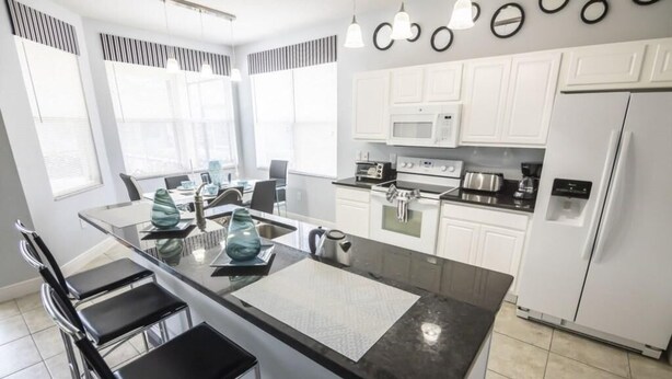 House, Multiple Beds (Sharon's Calabay Parc Vacation Home) | Private kitchen - Sharon's Calabay Parc Vacation Home (Haines City)