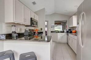 House, Multiple Beds (Pete's Southern Dunes Vacation Home) | Private kitchen - Pete's Southern Dunes Vacation Home (Haines City)