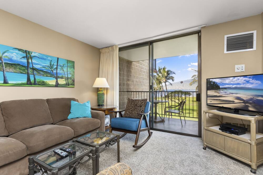Kauhale Makai 532: 2 bedroom, 2 bathroom ocean view condo in S. Kihei