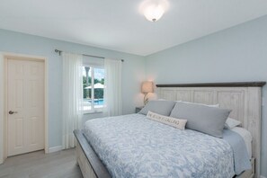 3 bedrooms, iron/ironing board, travel cot, free WiFi - Private Retreat heated pool and spa steps from beach (Cocoa Beach)