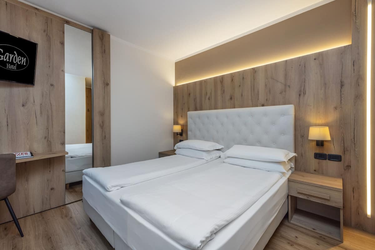 1 bedroom, Frette Italian sheets, premium bedding, down duvets