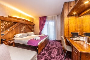 Superior-huone, parveke | Italialaiset Frette-lakanat, ylelliset vuodevaatteet, untuvapeitot