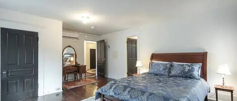 1 slaapkamer, een strijkplank/strijkijzer, wifi, beddengoed