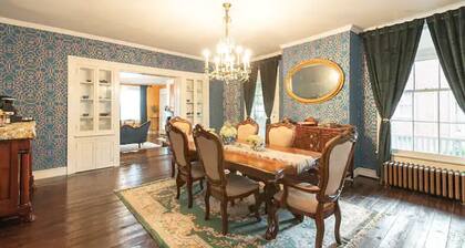 The Arundel Room in historic Holladay House