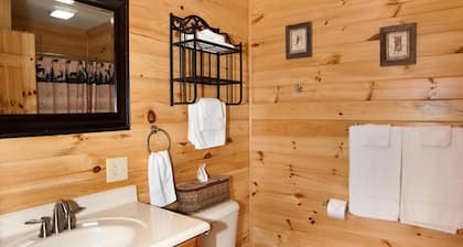 1/2 of a double cabin with two queen beds (sleeps 4)