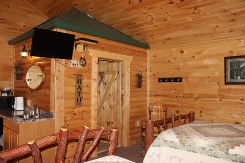 1/2 of a double cabin with two queen beds (sleeps 4)