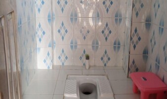 Ducha, artículos de tocador gratuitos, toallas